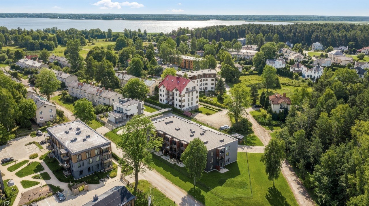 Aerofotouzņēmums — komplekss un apkārtne