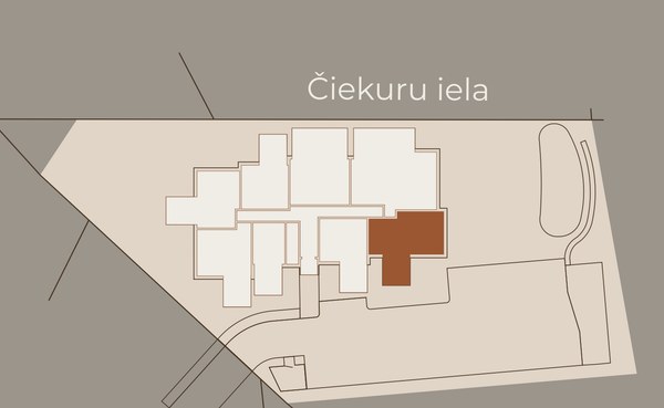 Nr. 7 — Atrašanās namā